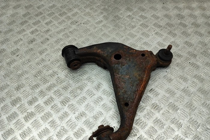 Braț inferior dreapta față TOYOTA HILUX VII Pick-up _N1_, _N2_, _N3_ 2016 OEM: 48068-0K040 29062730