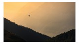 Tablou Canvas Balon Solitar &icirc;n Zori Portocalii, 39 x 26 cm, CMCLASS