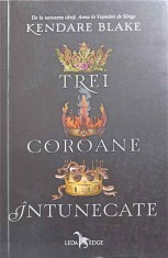 TREI COROANE INTUNECATE-KENDARE BLAKE-177657