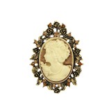 Brosa camee aurie model 13, in cutie de bijuterii