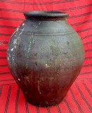 Vas (9) de 9 litri din lut negru de Marginea pentru ulei ceramica veche 100 ani