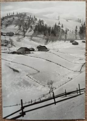 Peisaj de iarna in zona montana, Romania comunista// fotografie de presa foto