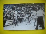 HOPCT 543 H - FOTOGRAFIE VECHE-D= 18/12 CM-SOSIREA FINALISTILOR -C M CICLISM-SPORT-1947-FOTO AGENTIA ASSOCIATEDPRESS PHOTOS 1947