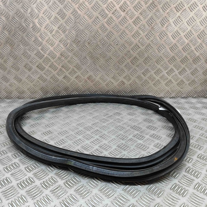 Garnitura ușă dreapta spate VW CADDY IV Furgon SAA, SAH 2018 OEM: 2K5843792F