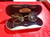 H119-Ochelari vechi colectie stare buna cutie KECSKEMETI OPTICIEN TIMISOARA manere system arc perioada interbelica 1920-1940