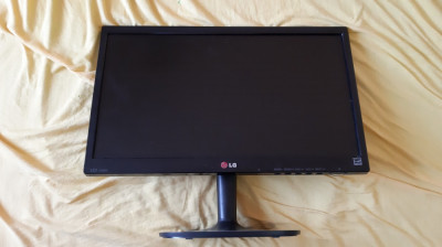 Monitor LG 20M35A-B cu Display defect foto