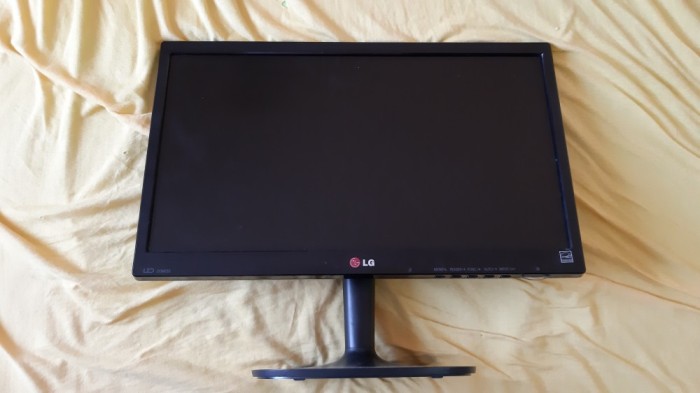 Monitor LG 20M35A-B cu Display defect