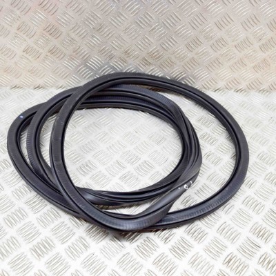 Garnitura ușă dreapta față AUDI Q3 F3 2021 OEM: 83A831721A foto