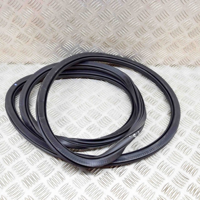 Garnitura ușă dreapta față AUDI Q3 F3 2021 OEM: 83A831721A