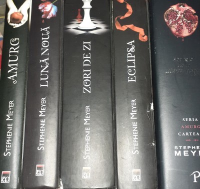 AMURG SAGA STEPHENIE MEYER EDITIE CARTONATA (5 VOL) foto