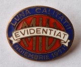 EVIDENTIAT - Luna calitatii - Noiembrie 1971 - insigna veche email la cald