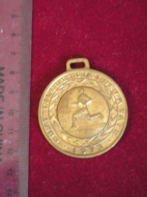 QW1 152 - Medalie - tematica sport - comunism - Cupa tineretului la sate - 1973 foto