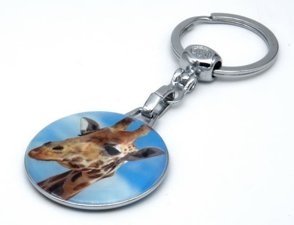 Breloc chei metalic cu epoxy, model Girafa
