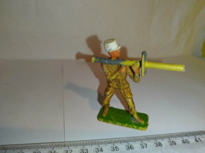 bnk jc Cofalu - soldat din Legiunea Straina cu lansator de grenade foto