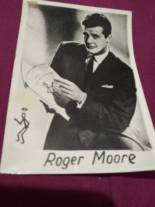 POZA ACTOR ROGER MOORE