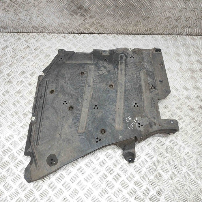 Scut motor st&acirc;nga spate BMW 3 G20, G28 2019 OEM: 7435569