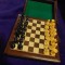 Tabla de sah cu piese magnetice-joc vintage de sah tip caseta cu sertat imbracata in piele,piesele din plastic cu magnet-joc de table de voiaj vintage