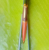 E90-Insigna Pix-Stilou bronz aurit emailat lungime 5 cm.
