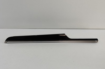 Ornament panou ușă dreapta spate PORSCHE MACAN 95B 2014 OEM: 95B867062D,95B.867.062.D 26834362 foto