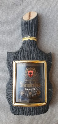 Sticla goala brandy Skenderbeu Albania, ptr colectionari, 22x10 cm foto
