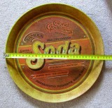 Cumpara ieftin Tavă metalică vintage-Celebrul sifon al col.Goodfellow -Old Fashion Soda 1979