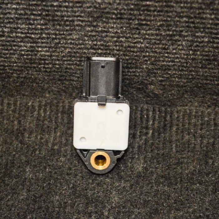 Senzor de impact lateral dreapta TOYOTA VERSO S _P12_ 2011 OEM: 89831-05020 1549095