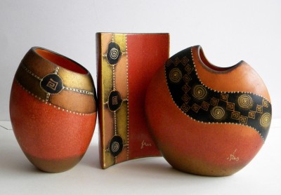 Set 3 vaze decorative cu ornamente aurii spiralate, arta ceramica semnata foto