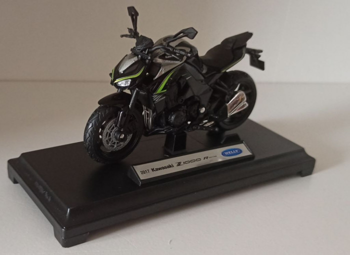 Macheta motocicleta Kawasaki Z1000 R Edition 2017 negru - Welly 1/18