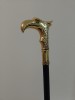 Elegant baston cu m&acirc;ner cap de vultur din bronz