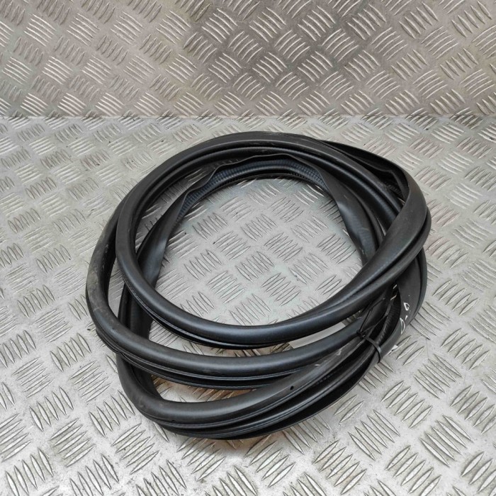 Garnitura ușă dreapta spate MAZDA CX-30 DM 2023 OEM: DFR5-68-913A