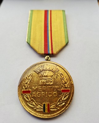 Medalie Meritul agricol RSR foto