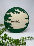 Ceas cu peisaj montan din placaj de plop si decoratiuni de fetru, diametru 30cm