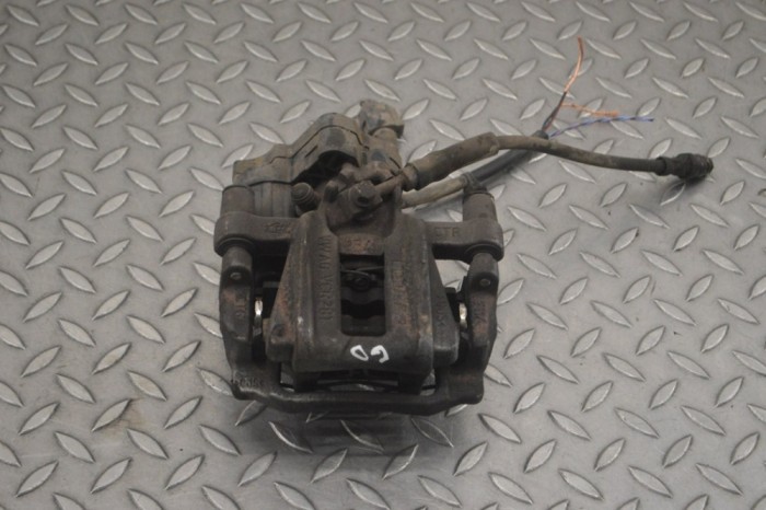 Etrier de fr&acirc;nă dreapta spate VW GOLF VIII CD1 2022 OEM: 5R3615406A 25292621