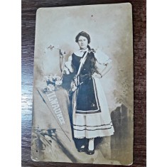 Fotografie femeie in costum popular, tip Carte Postala, perioada interbelica, necirculata