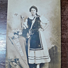 Fotografie femeie in costum popular, tip Carte Postala, perioada interbelica, necirculata