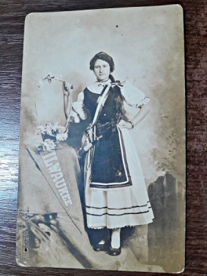 Fotografie femeie in costum popular, tip Carte Postala, perioada interbelica, necirculata foto