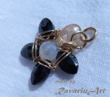 B18. Pandantiv - Fluture - din spinel negru si sarma de Goldfilled, Unicat, RavariuArt