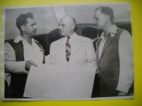 HOPCT 537 A -FOTOGRAFIE VECHE D=18 / 13 CM-AVION/AVIATIE-PILOTII GEORGE TRUMAN SI CLIFORD EVANS --FOTOGRAFIE AGENTIA NEW YORK TIMES PHOTOS 1947