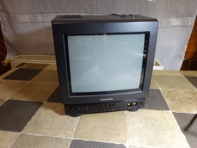Mini televizor color retro Grundig p25-449/12 foto