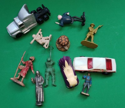 11 Piese figurine diverse masinute nintendo hot wells maisto italy kinder T3/29 foto