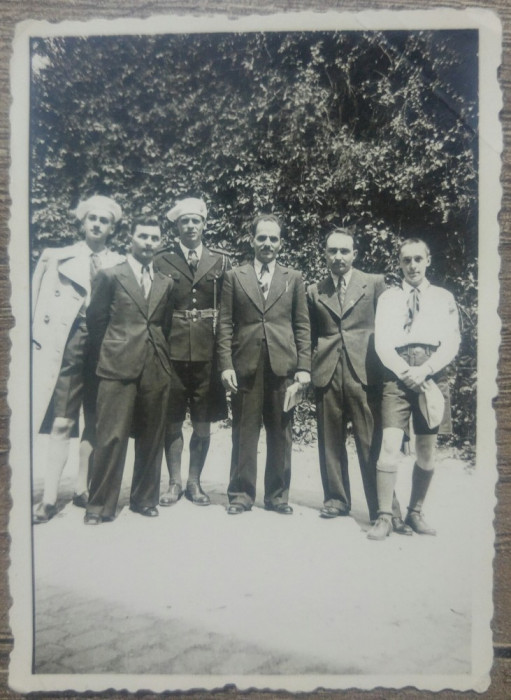 Fotografie grup, soldati si strajer/ 1937