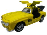 Masinuta metalica sport clasica galbena1:43 cu usi tip aripa si mecanism pull-back