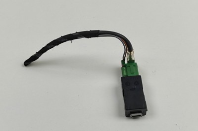 USB SKODA KAROQ NU7 2023 OEM: 3G5035726 | 30408182 foto