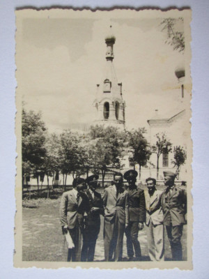 Fotografie 82 x 56 mm cu ofiteri si civili din anii 30 foto