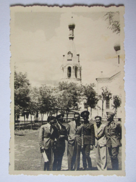 Fotografie 82 x 56 mm cu ofiteri si civili din anii 30