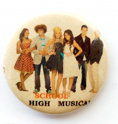 Insigna metalica School High Musical foto