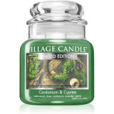 Village Candle Cardamom &amp; Cypress lum&acirc;nare parfumată (Glass Lid) 389 g