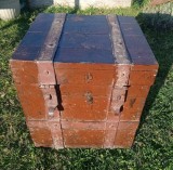 Ladă de muniție WW1, WW2, din lemn masiv și metal, c&acirc;ntărește &icirc;n jur de 35-40 de kg