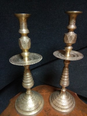 Set de 2 impozante sfeșnice din bronz masiv gravate integral manual foto