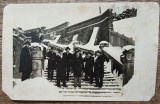 Grup de barbati fotografiati la Iasi, 1932// tip CP